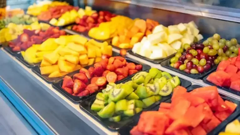 How Cold Does a Salad Bar or Refrigerator Have to Be to Keep Food Safe?